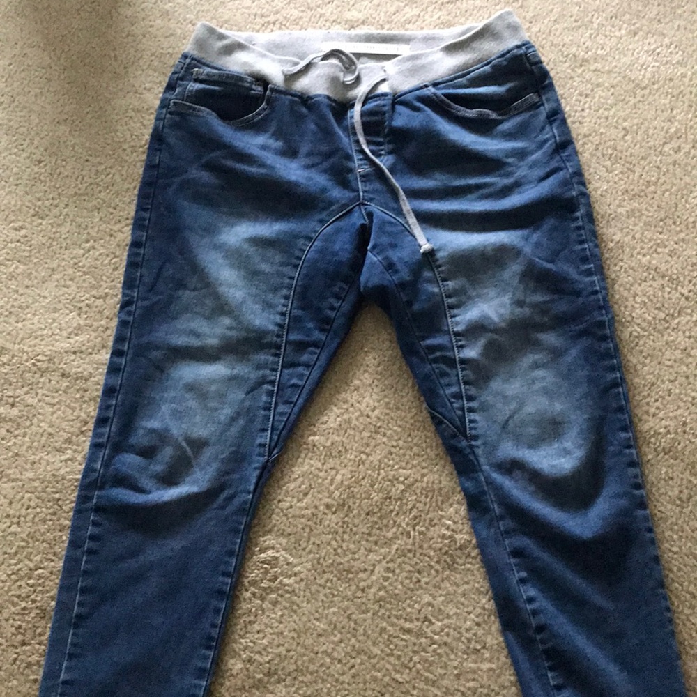 Jogger jeans.